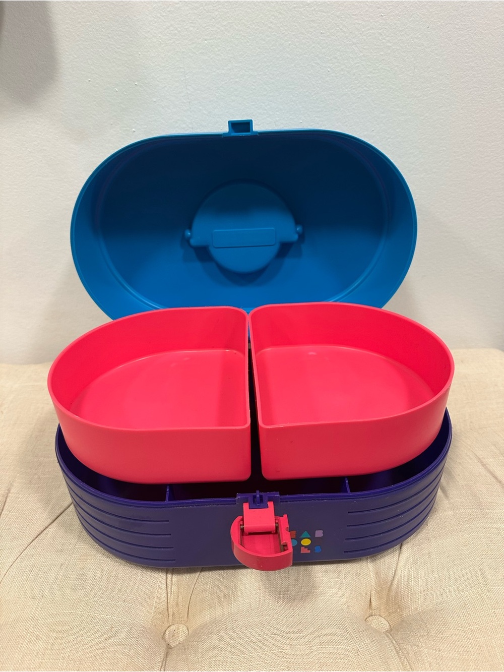 Caboodles Blue and Purple Storage Case with Pink Handle - Picture 5 of 8